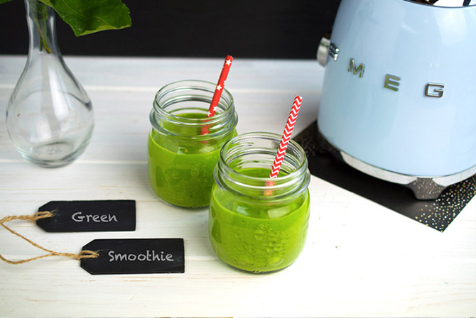 Smeg-Blender-Smoothies